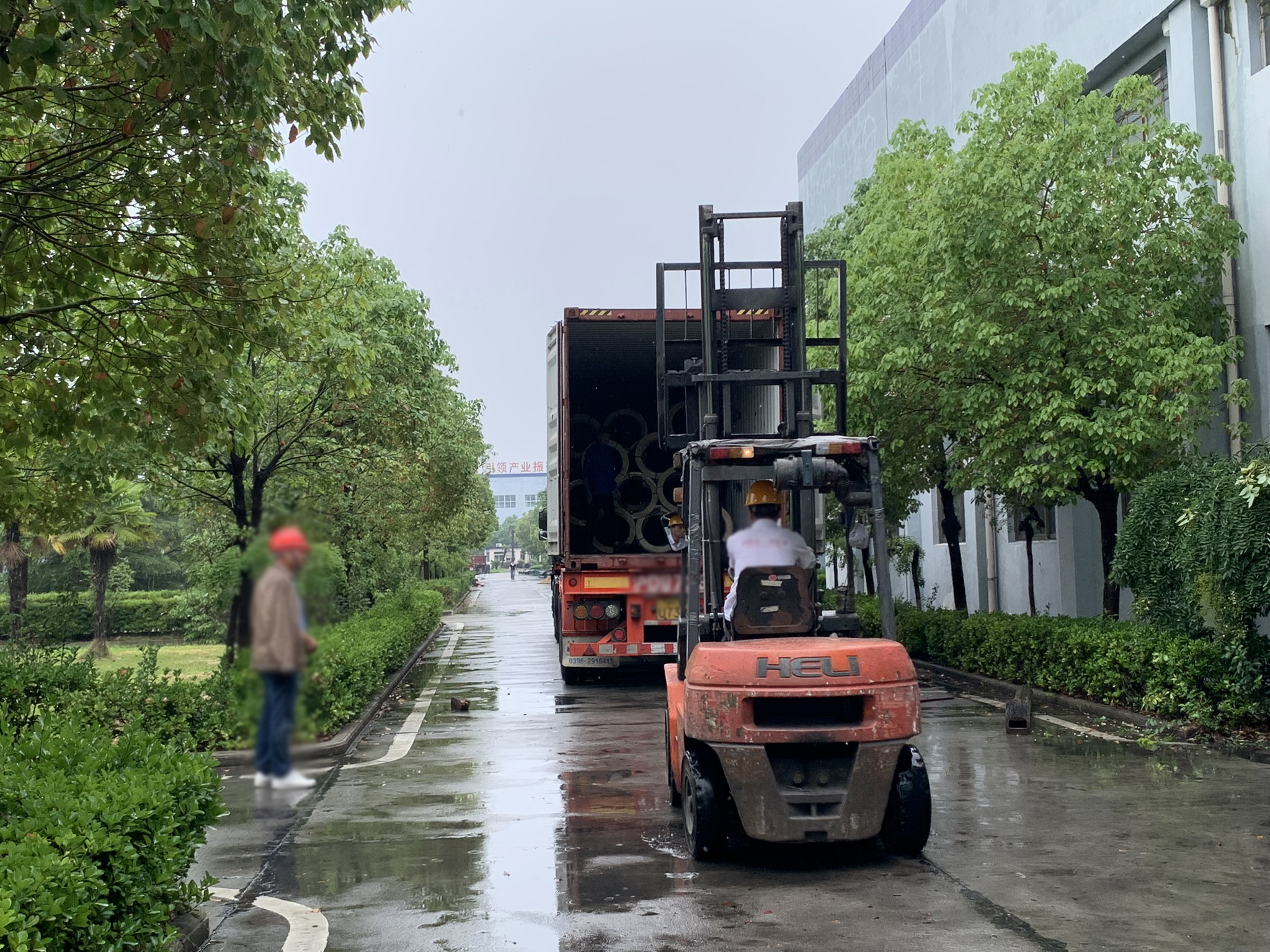 One container 22 tons SS Wires loading